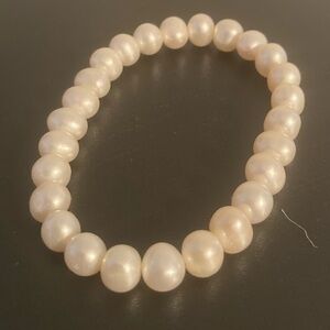 Pearly beaded bracelet